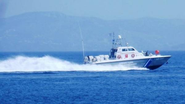 Ακυβέρνητο σκάφος με 55 μετανάστες στον Κυπαρισσιακό