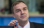 Strauch(ESM): Το 2018 θα ξέρουμε αν τα μεσοπρόθεσμα μέτρα χρειάζονται πραγματικά