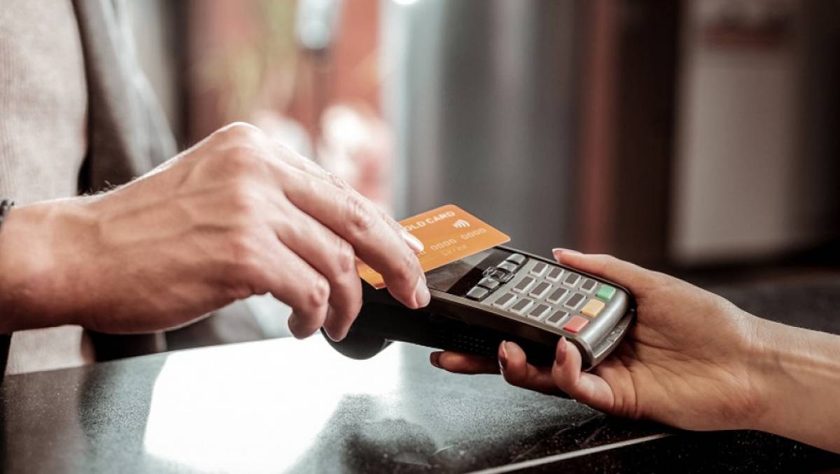 Διατηρείται το όριο των €50 για ανέπαφες συναλλαγές χωρίς PIN