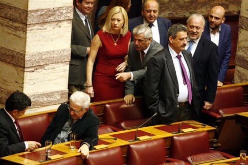 Σε διαδικασία μετεγγραφών και συμπράξεων τα κόμματα