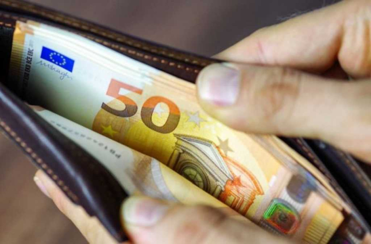 Ο μέσος μισθός στην Ελλάδα... πατώνει στη λίστα του ΟΟΣΑ