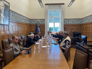Συνάντηση ΠΑΣΟΚ-ΣΑΤΑ: Αιτήματα και διαφωνίες εν όψει του φορολογικού ν/σ
