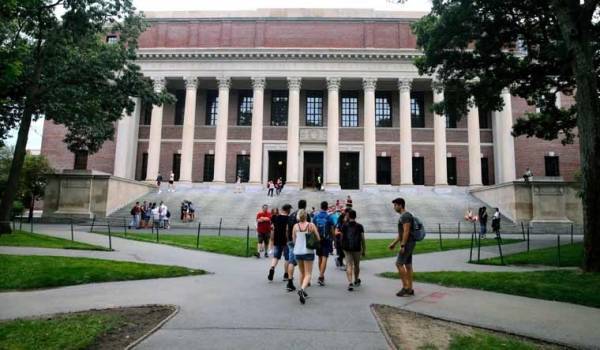 Χάρβαρντ και MIT κατά Τραμπ για άδειες παραμονής ξένων φοιτητών