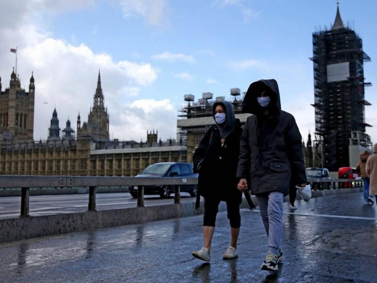 Αισιόδοξα στοιχεία στη Βρετανία: Η μικρότερη αύξηση νεκρών απ’τον Μάρτιο