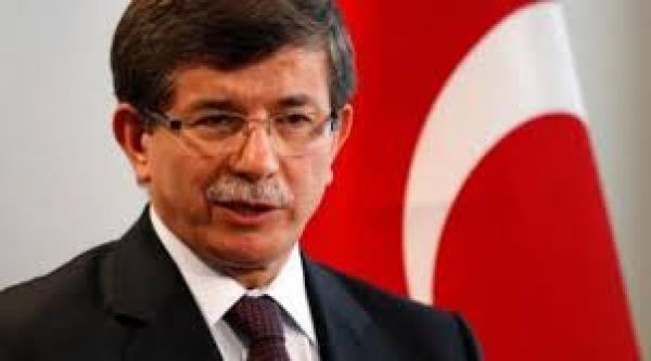 Νταβούτογλου: Η Ρωσία επιχειρεί εθνοκάθαρση στη Συρία