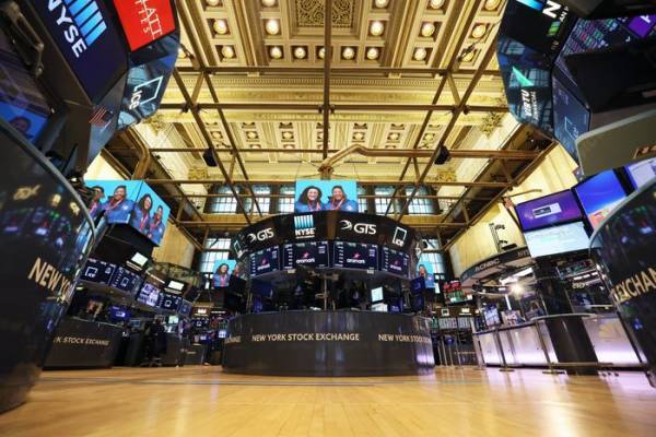 Σε ελεύθερη πτώση η Wall Street-Στα ύψη πετρέλαιο και χρυσός