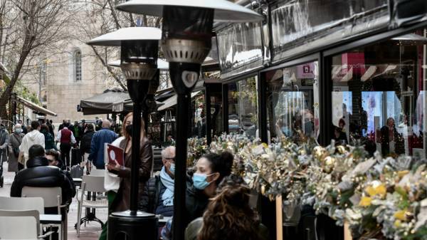 Κορονοϊός: Χαλάρωση εισηγείται η κυβέρνηση σε εστίαση- γήπεδα