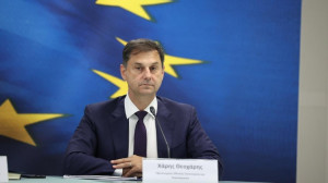 Θεοχάρης: Να σταματήσει ο πλούσιος να κοροϊδεύει τον φτωχό