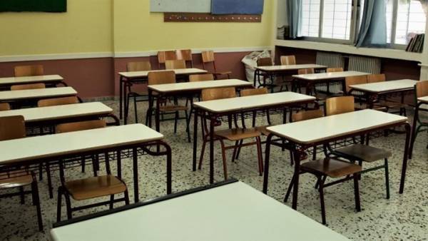 Συνελήφθη καθηγήτρια που δεν φοράει μάσκα στο μάθημα