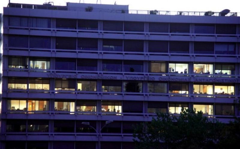 Reuters: Οριακά μικρότερη ανάπτυξη το 2017 για την Ελλάδα