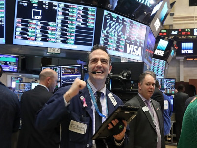 «Γκάζωσε» η Wall Street μετά την επιβράδυνση του πληθωρισμού