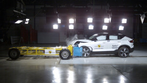 Το αμιγώς ηλεκτρικό C40 Recharge συνεχίζει το σερί της Volvo Cars, κατακτώντας πέντε αστέρια στις δοκιμές ασφαλείας του Euro NCAP