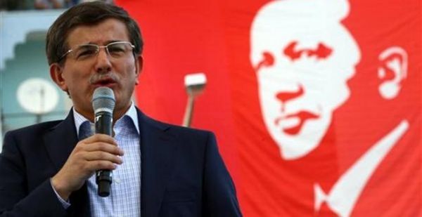 Ο Νταβούτογλου αρχηγός του κυβερνώντος κόμματος Δικαιοσύνης και Ανάπτυξης