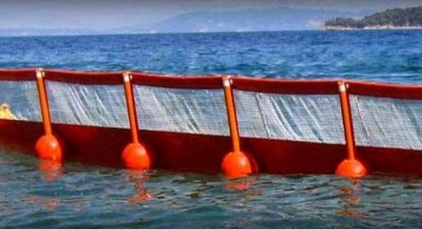 Κομισιόν: Το πλωτό φράγμα δεν αντιβαίνει το δίκαιο της ΕΕ