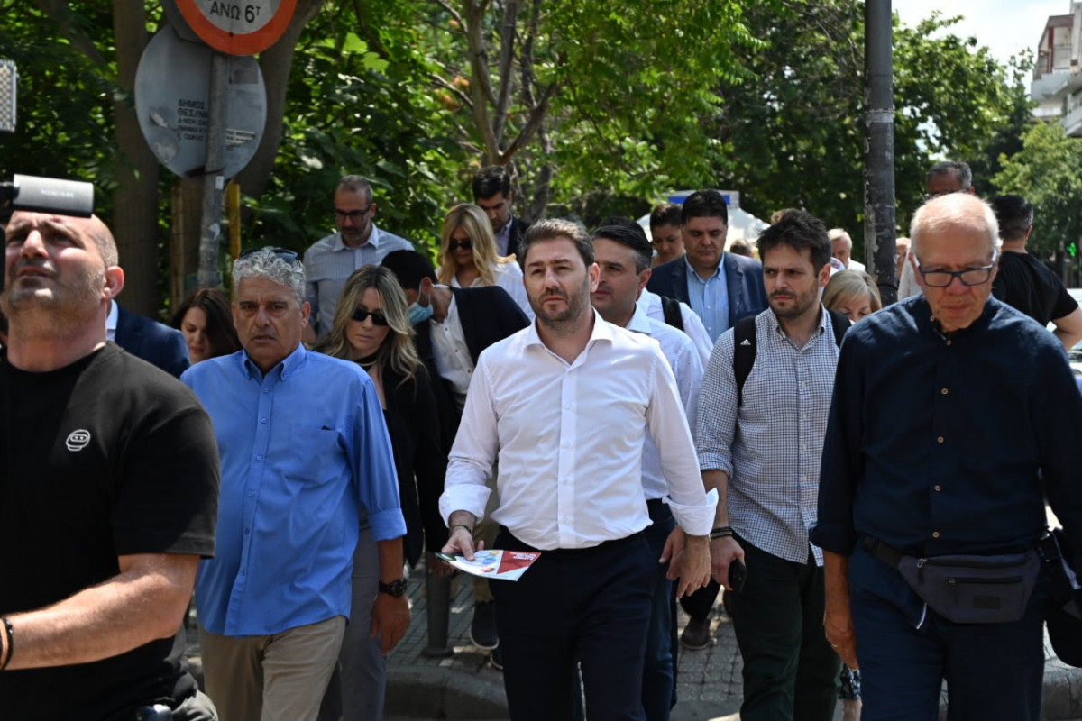 Περιοδεία Ανδρουλάκη στο εμπορικό της Τούμπας: Έρχονται δύσκολοι μήνες