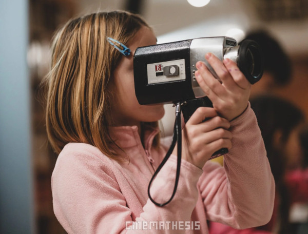 Με το Cinemathesis, η Γιάννα Δεληγιάννη κάνει τον κινηματογράφο όνειρο που γίνεται πραγματικότητα για παιδιά σε κάθε άκρη της Ελλάδας
