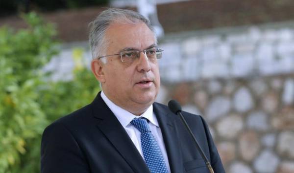 Αυστηρή σύσταση Θεοδωρικάκου: Υποχρεωτική η μάσκα στα γήπεδα