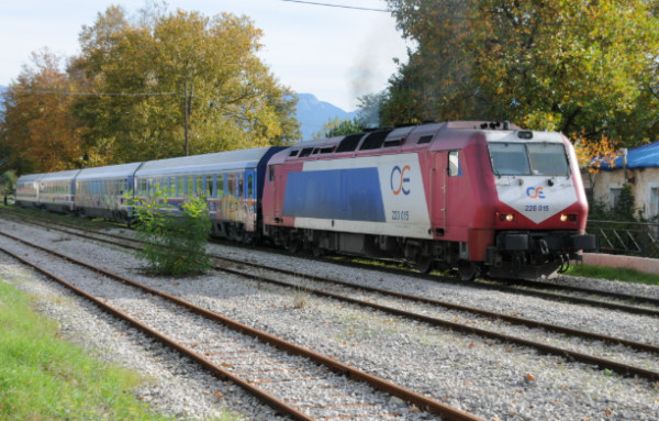 Hellenic Train: Ακινητοποιημένες αμαξοστοιχίες στο τμήμα Πολυδένδρι – Χαλκίδα λόγω πυρκαγιάς