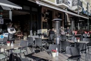 «Χαλαρώνουν» τα μέτρα σε εστίαση και διασκέδαση- Οι αλλαγές