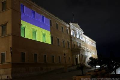 Στα χρώματα της ουκρανικής σημαίας η Βουλή των Ελλήνων