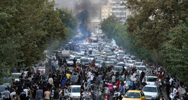 Ιράν: Συνεχίζονται οι συγκρούσεις- Στο στόχαστρο νοσοκομείο και φοιτητική εστία