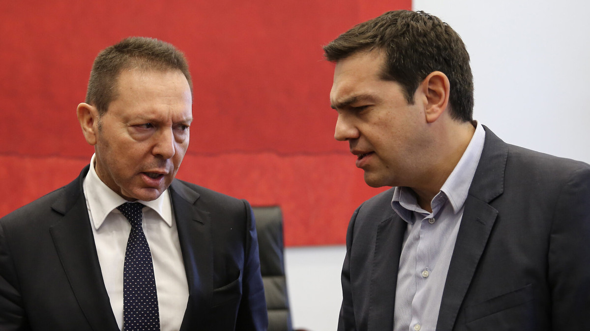 «Καρφιά» Τσίπρα για Στουρνάρα: Κομπάρσος στο μαύρο θέατρο της προπαγάνδας - Μία τρίτη θητεία αξίζει κάθε κόπο