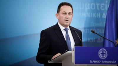 Πέτσας: Απάντηση για τα 11 εκατ. ευρώ σε εκστρατεία επικοινωνίας