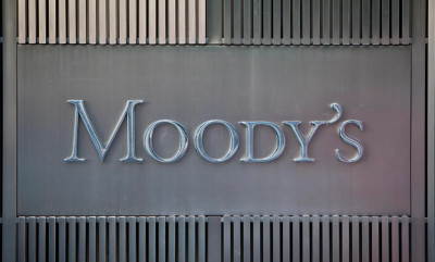 Ψήφος εμπιστοσύνης από τη Moody’s στις ελληνικές τράπεζες
