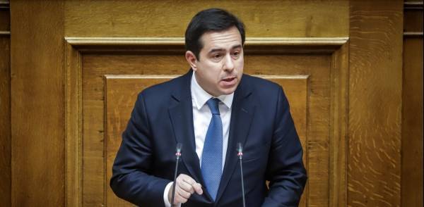 Μηταράκης: Να μην είναι η Ελλάδα βασική διαδρομή για διακινητές