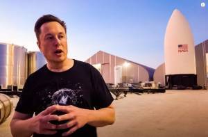 Η SpaceX προσφέρεται να κατασκευάσει διαστημικές στολές για τη NASA