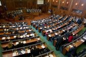 Κόσοβο: Πρωτότυπη διαμαρτυρία για το διπλασιασμό του πρωθυπουργικού μισθού