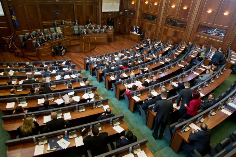 Κόσοβο: Πρωτότυπη διαμαρτυρία για το διπλασιασμό του πρωθυπουργικού μισθού
