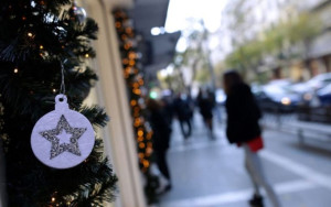 Καταστήματα και σούπερμάρκετ: Το εορταστικό ωράριο έως την Πρωτοχρονιά