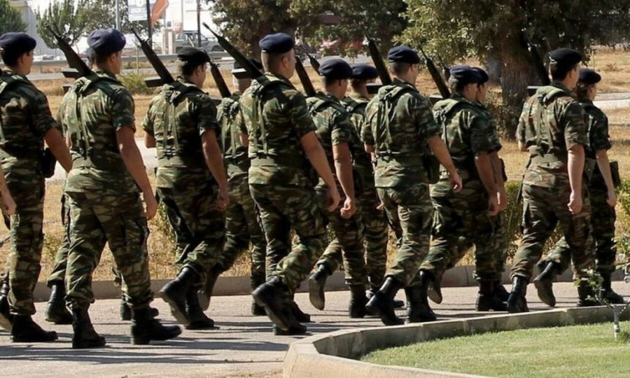 Τι αλλάζει στη στρατιωτική θητεία – Βασική εκπαίδευση, νέες ειδικότητες, αποζημίωση