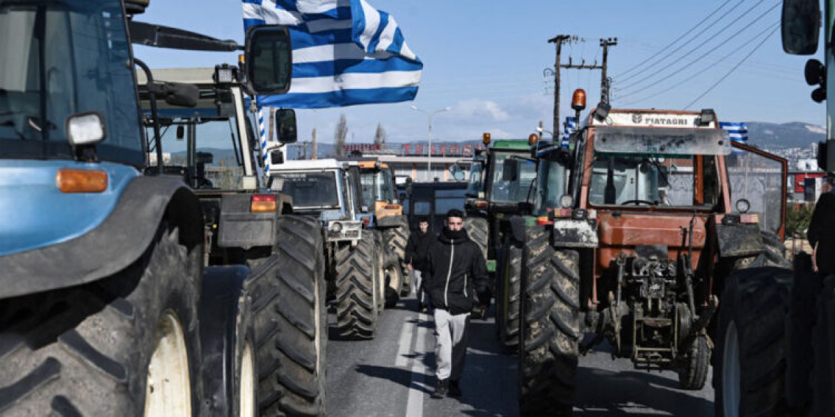 Αγριεμένοι οι αγρότες: Μπλόκα στις εθνικές οδούς, αποκλεισμοί σε λιμάνια και αεροδρόμια