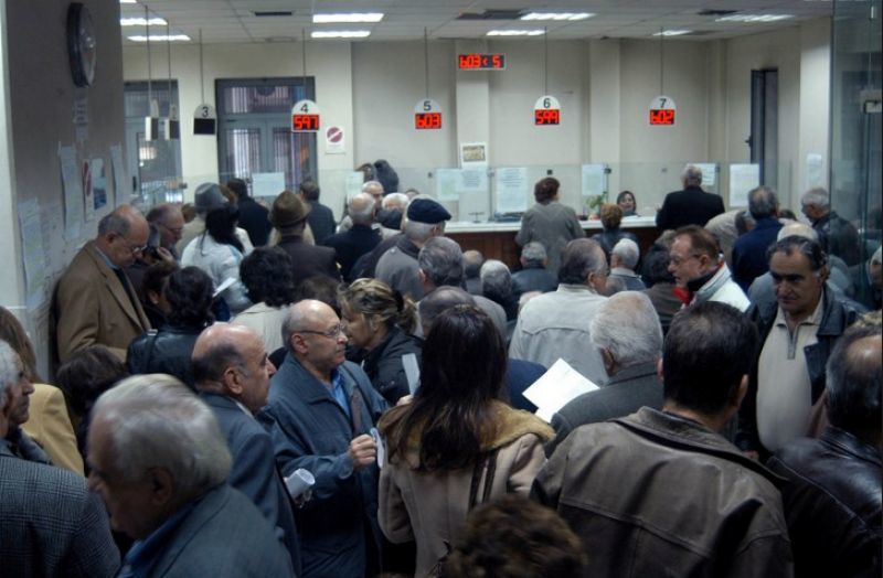 Μνημόνιο: Κατάργηση των πρόωρων συντάξεων και "μαχαίρι" στις κατώτατες