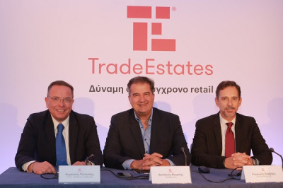 Τα μέλη του ΔΣ της Trade Estates: Δημήτρης Παπούλης - Διευθύνων Σύμβουλος, Βασίλης Φουρλής - Πρόεδρος, Γιώργος Αλεβίζος - Αντιπρόεδρος