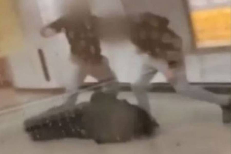 Ξυλοδαρμός σταθμάρχη: Ελεύθεροι με περιοριστικούς όρους οι δύο ανήλικοι