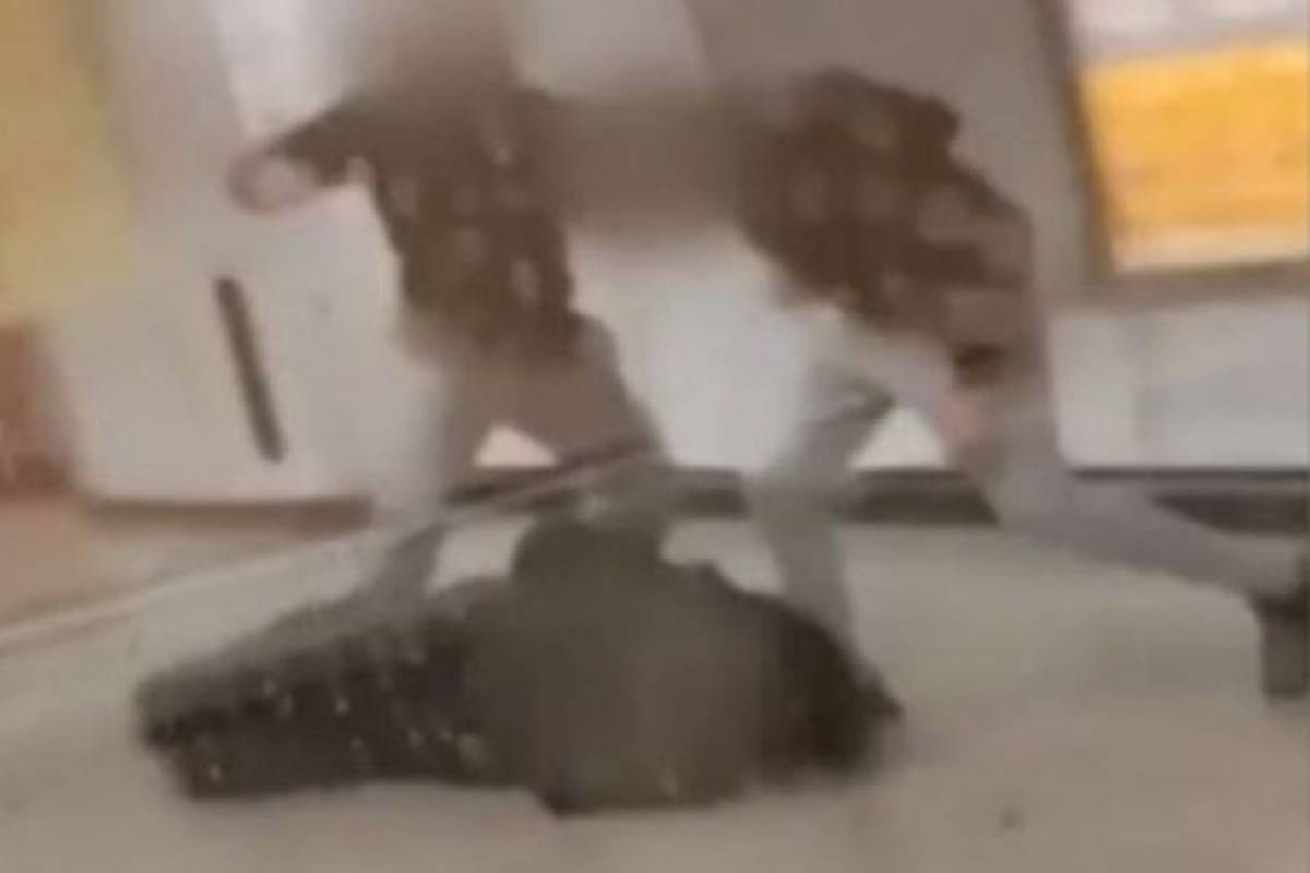 Ξυλοδαρμός σταθμάρχη: Ελεύθεροι με περιοριστικούς όρους οι δύο ανήλικοι