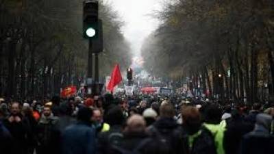 Κυκλοφοριακό χάος στο Παρίσι λόγω αντιδράσεων στο νέο συνταξιοδοτικό