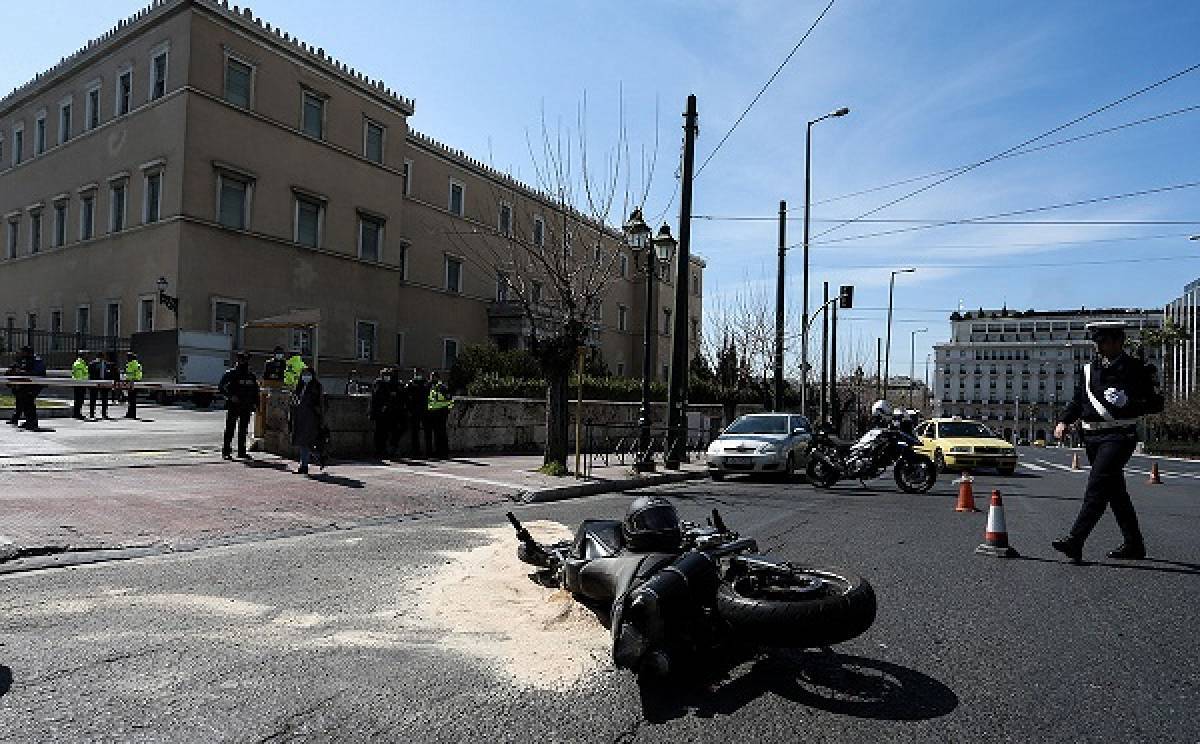 Διενεργείται ΕΔΕ για το τροχαίο έξω από τη Βουλή (video)