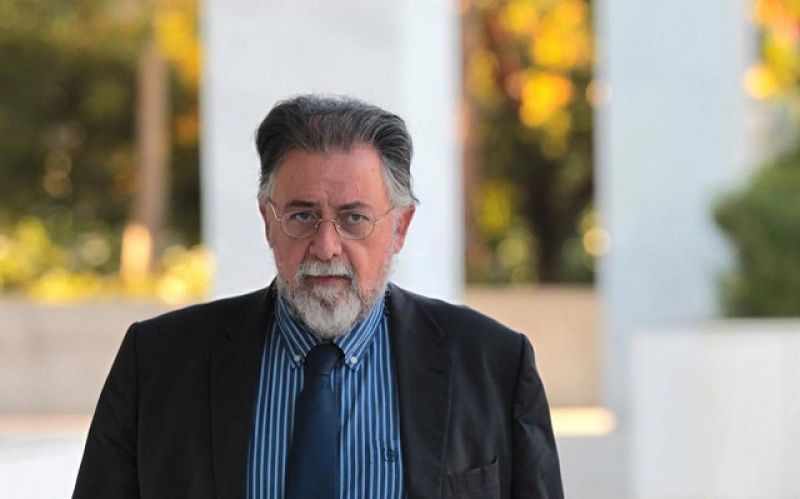 Πανούσης: Μας κυβερνά τρικομματική κυβέρνηση
