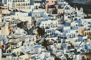 Στεγαστική πολιτική και κοινωνική πραγματικότητα: Το χάσμα μεγαλώνει