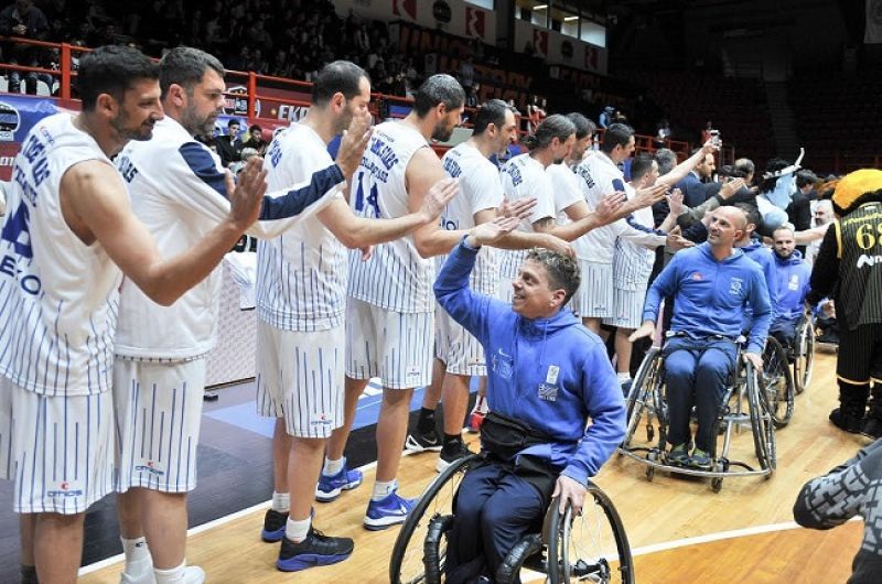Καταχειροκροτήθηκαν οι αθλητές μπάσκετ με αμαξίδιο στο All Star Game