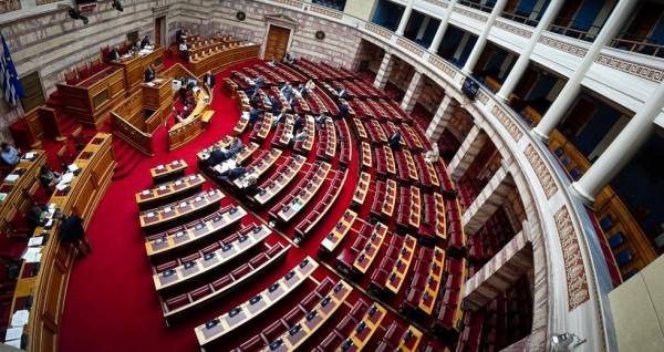Υπερψηφίστηκε από ΝΔ και Ελληνική Λύση η κατάργηση του ασύλου