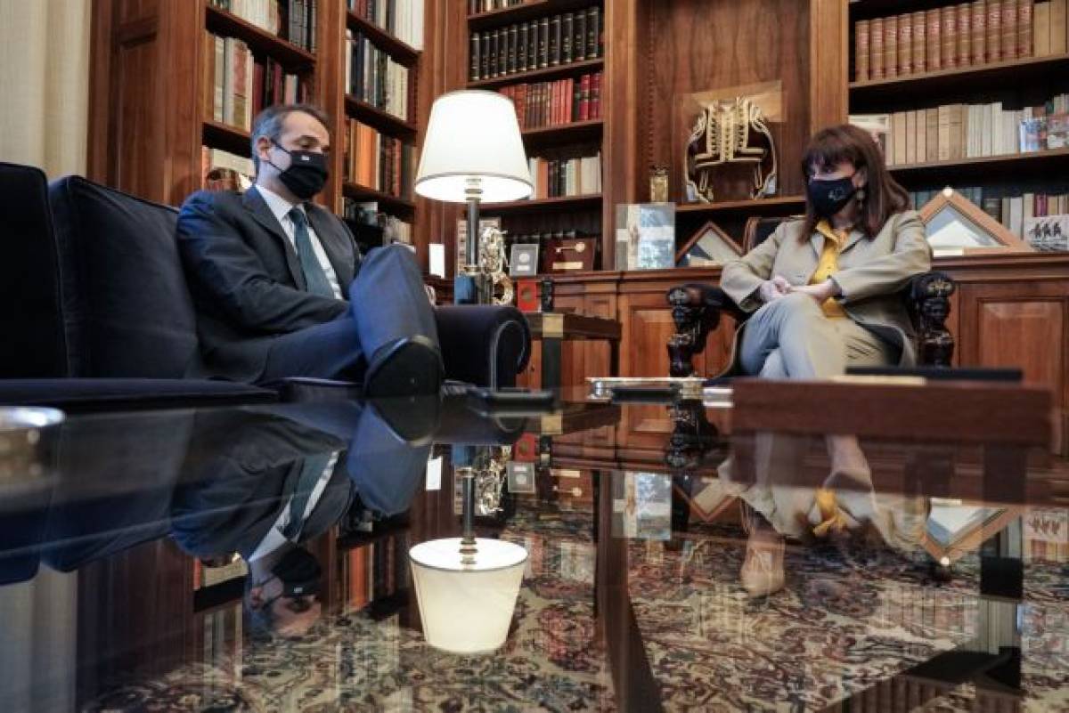 Μητσοτάκης: «Προχωρούν» αποφάσεις για υποχρεωτικό εμβολιασμό και διευκολύνσεις εμβολιασμένων
