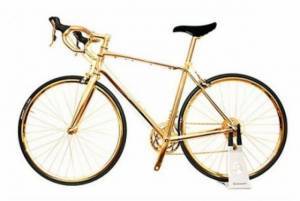 Ορθοπεταλιές... καρατίων με το πρώτο χρυσό ποδήλατο