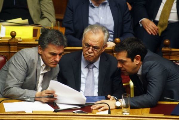 WSJ: Η κυβέρνηση ΣΥΡΙΖΑ εξετάζει εκλογές το 2017- Αναζωπύρωση της ελληνικής κρίσης