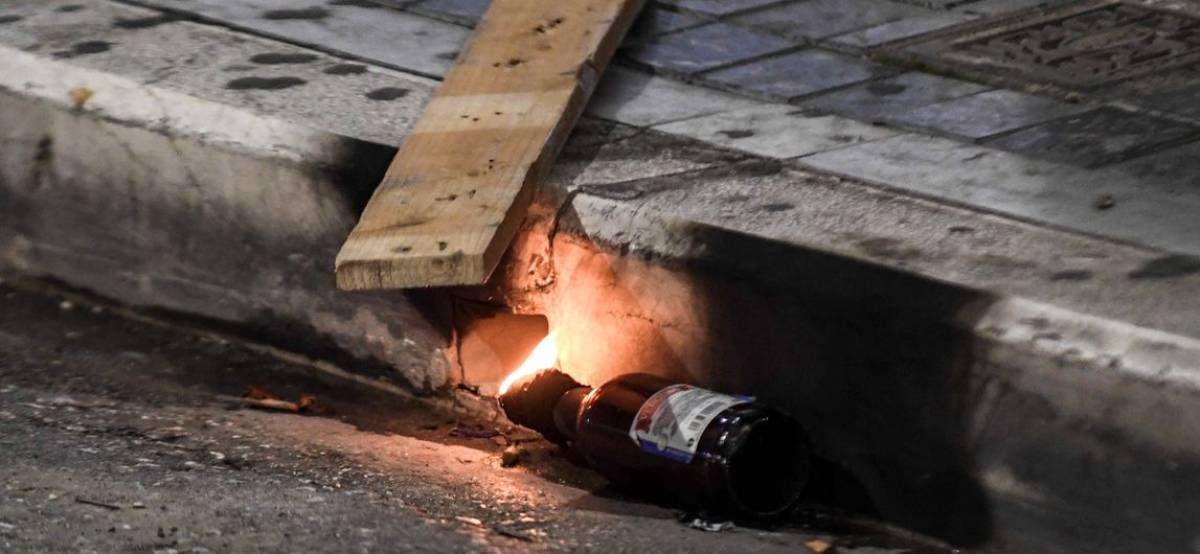 Επίθεση με μολότοφ στο αστυνομικό τμήμα Ζωγράφου
