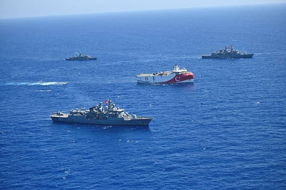 Τουρκία: Νέες φωτογραφίες του Oruc Reis στη δημοσιότητα-Δηλώσεις Ντονμέζ